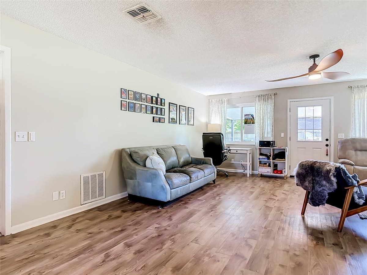 97 COURTLAND BOULEVARD — photo 12 of 58