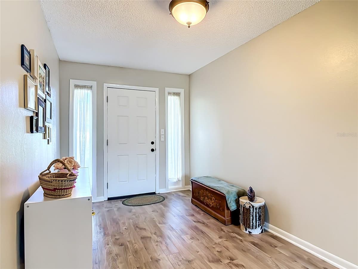 97 COURTLAND BOULEVARD — photo 4 of 58
