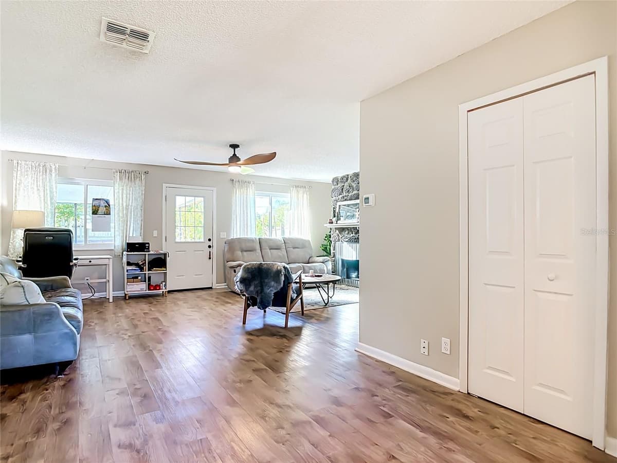 97 COURTLAND BOULEVARD — photo 14 of 58