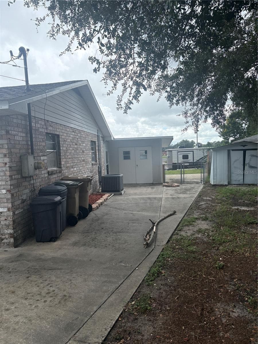 3690 DALE COURT — photo 4 of 40
