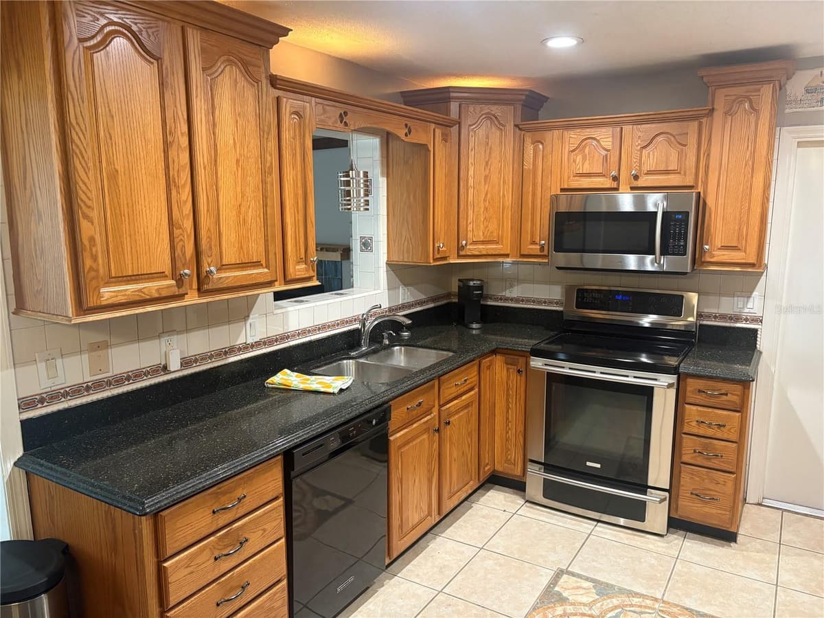3690 DALE COURT — photo 14 of 40