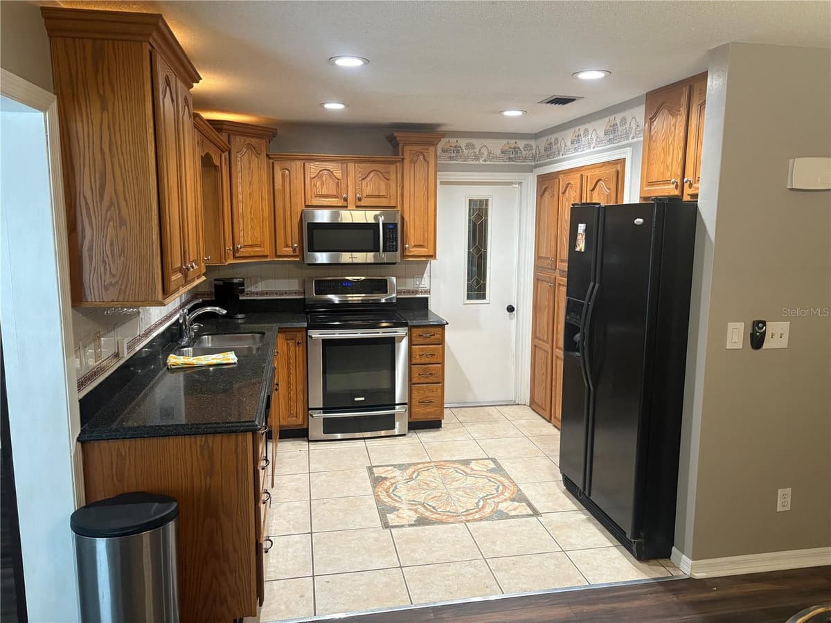 3690 DALE COURT — photo 13 of 40