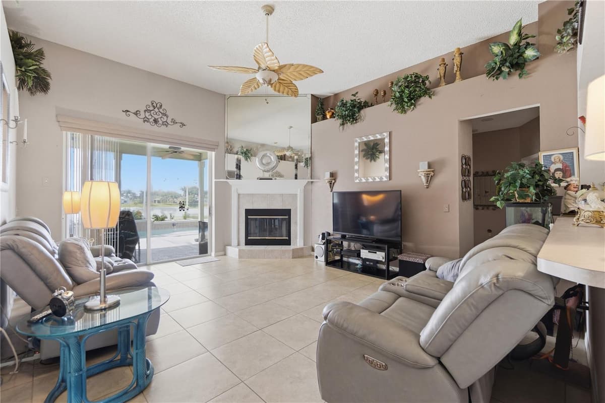 543 TERRANOVA CIRCLE — photo 16 of 38