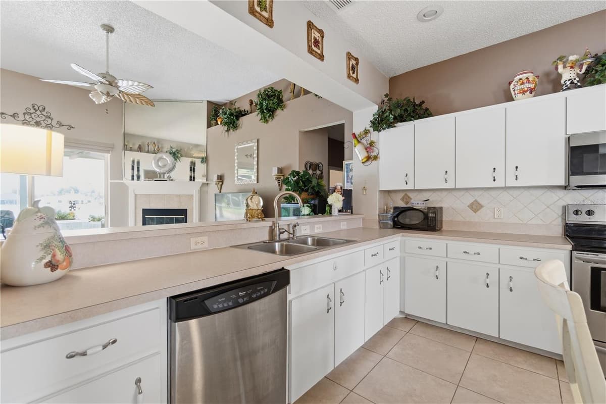 543 TERRANOVA CIRCLE — photo 14 of 38