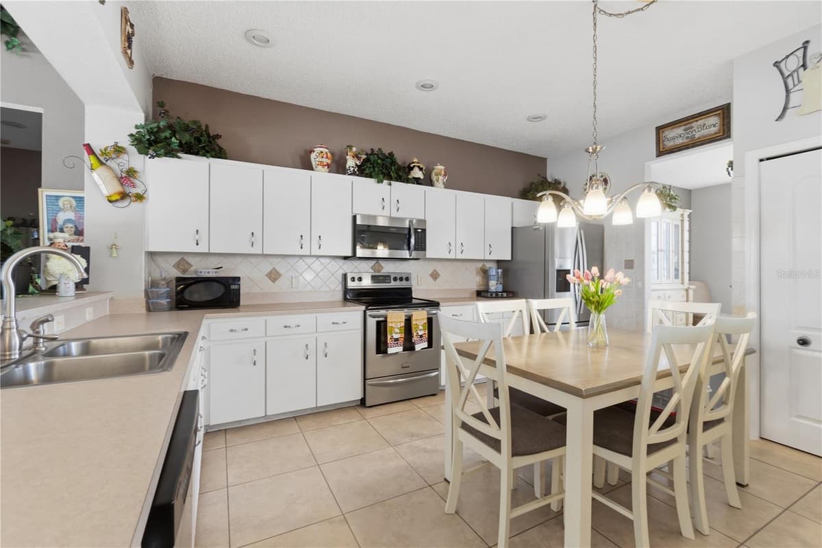543 TERRANOVA CIRCLE — photo 11 of 38