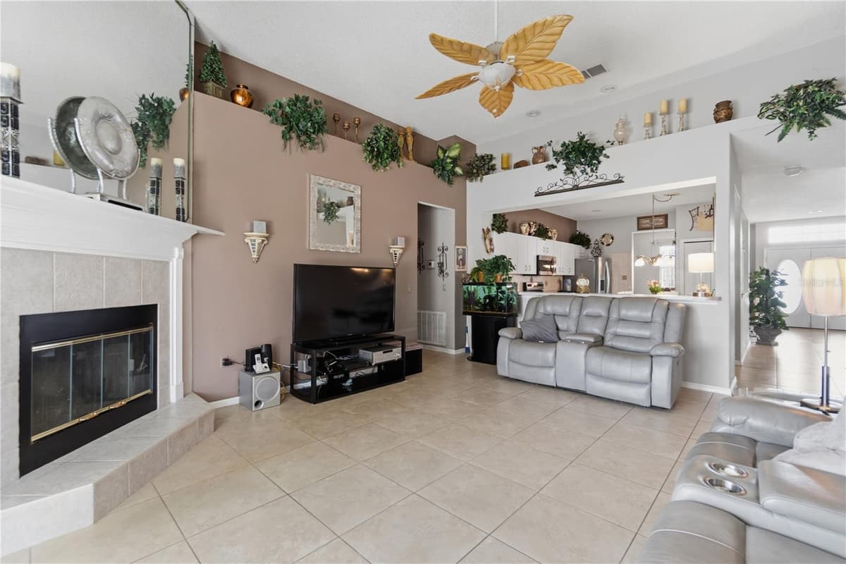 543 TERRANOVA CIRCLE — photo 18 of 38