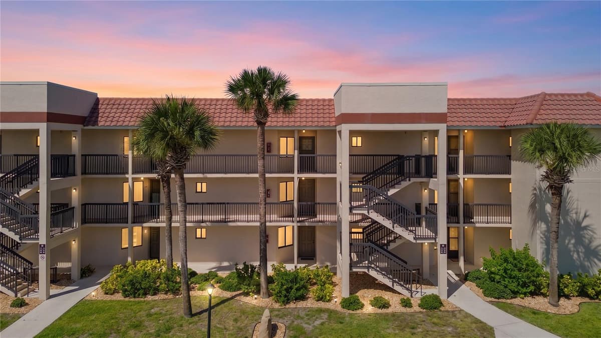 4250 A1A — photo 2 of 45