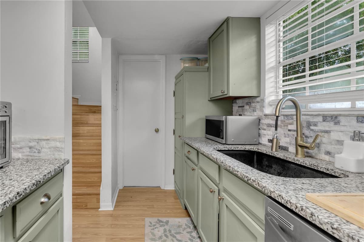 2221 73RD TERRACE — photo 9 of 24