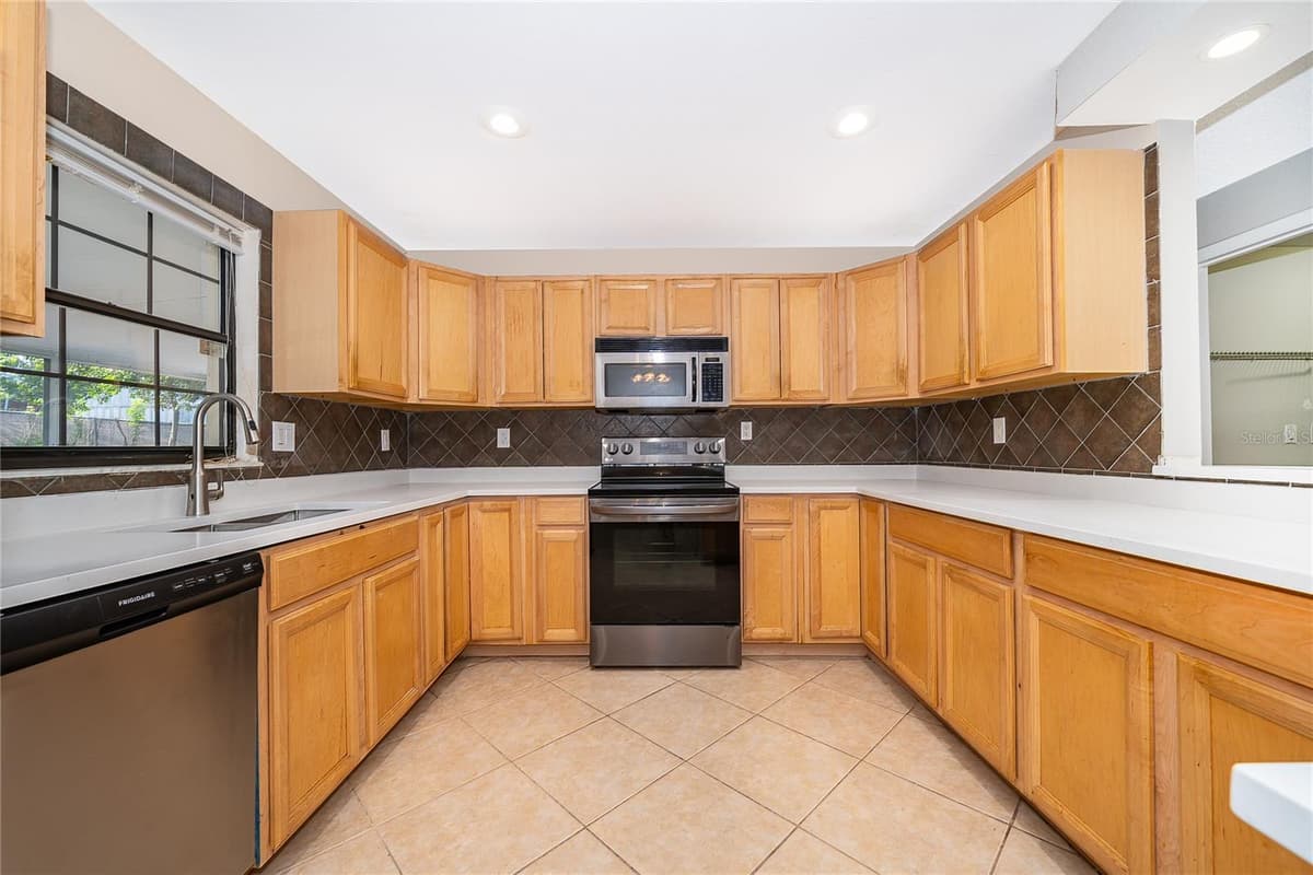2049 NORMANDY BOULEVARD — photo 11 of 26