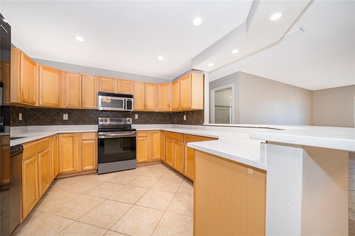 2049 NORMANDY BOULEVARD — photo 10 of 26