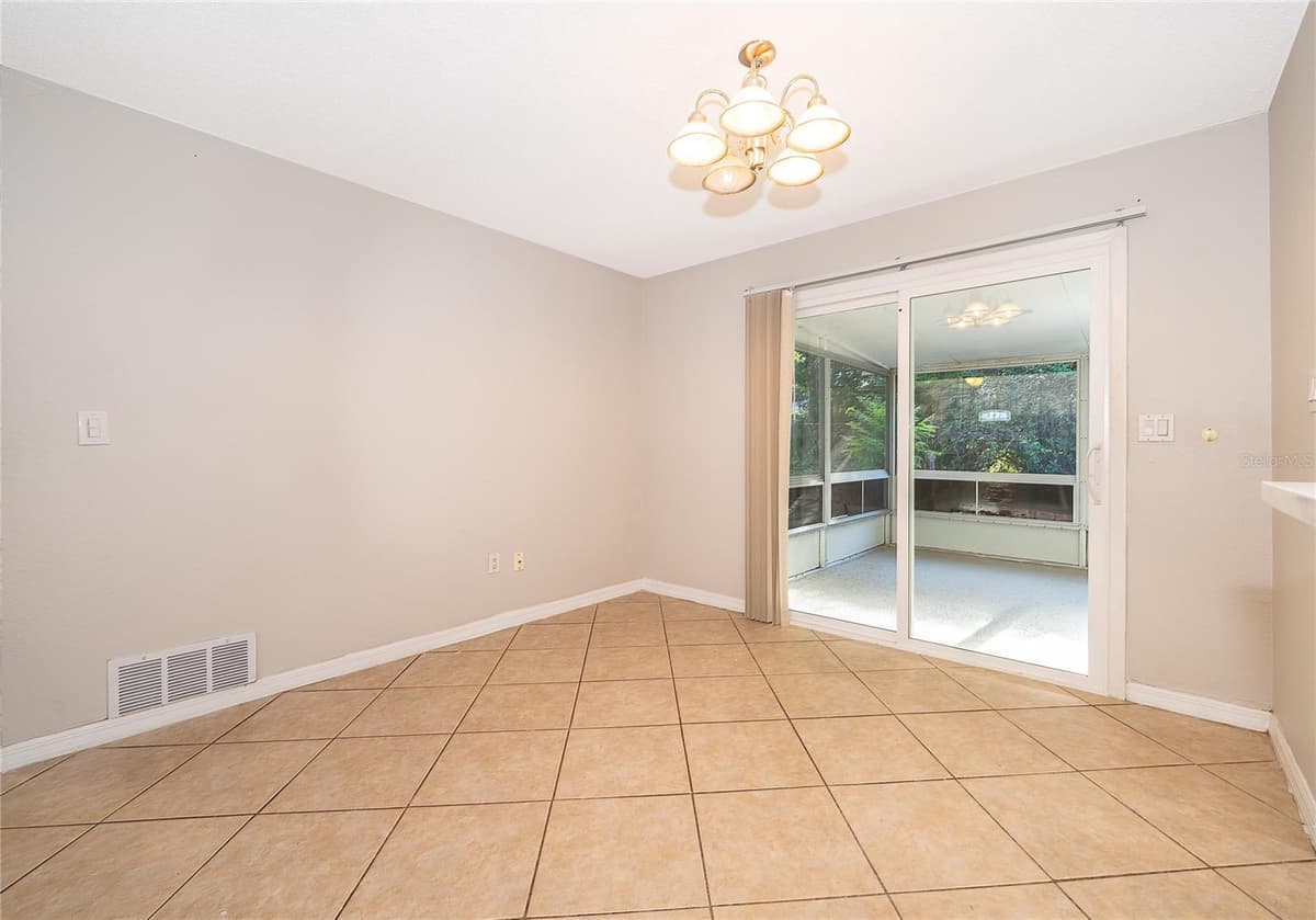 2049 NORMANDY BOULEVARD — photo 12 of 26