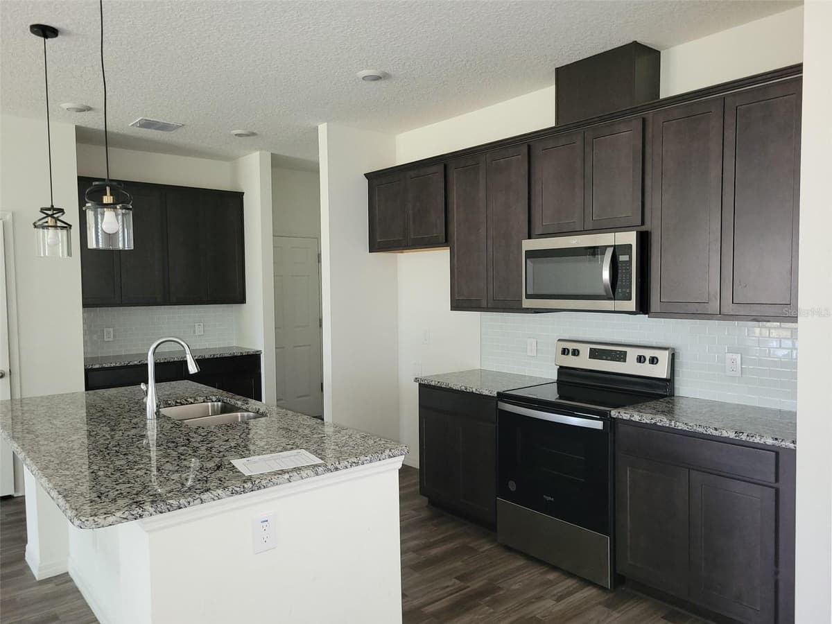 780 CONSUMER STREET — photo 3 of 11