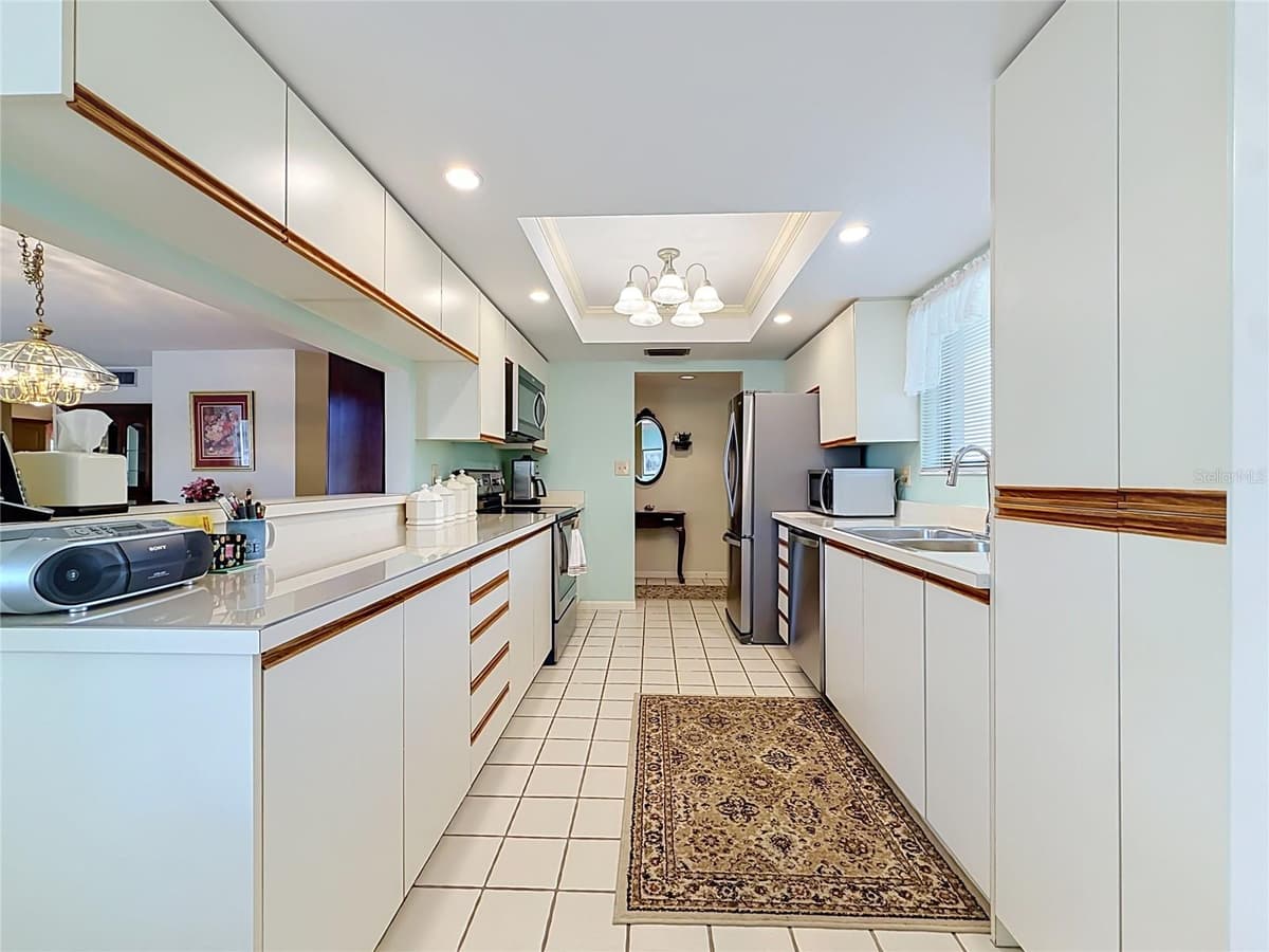3078 EASTLAND BOULEVARD — photo 16 of 37