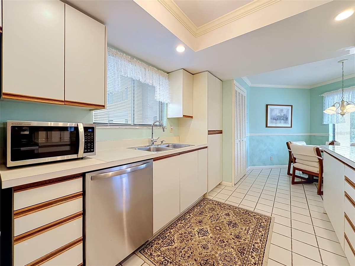 3078 EASTLAND BOULEVARD — photo 15 of 37