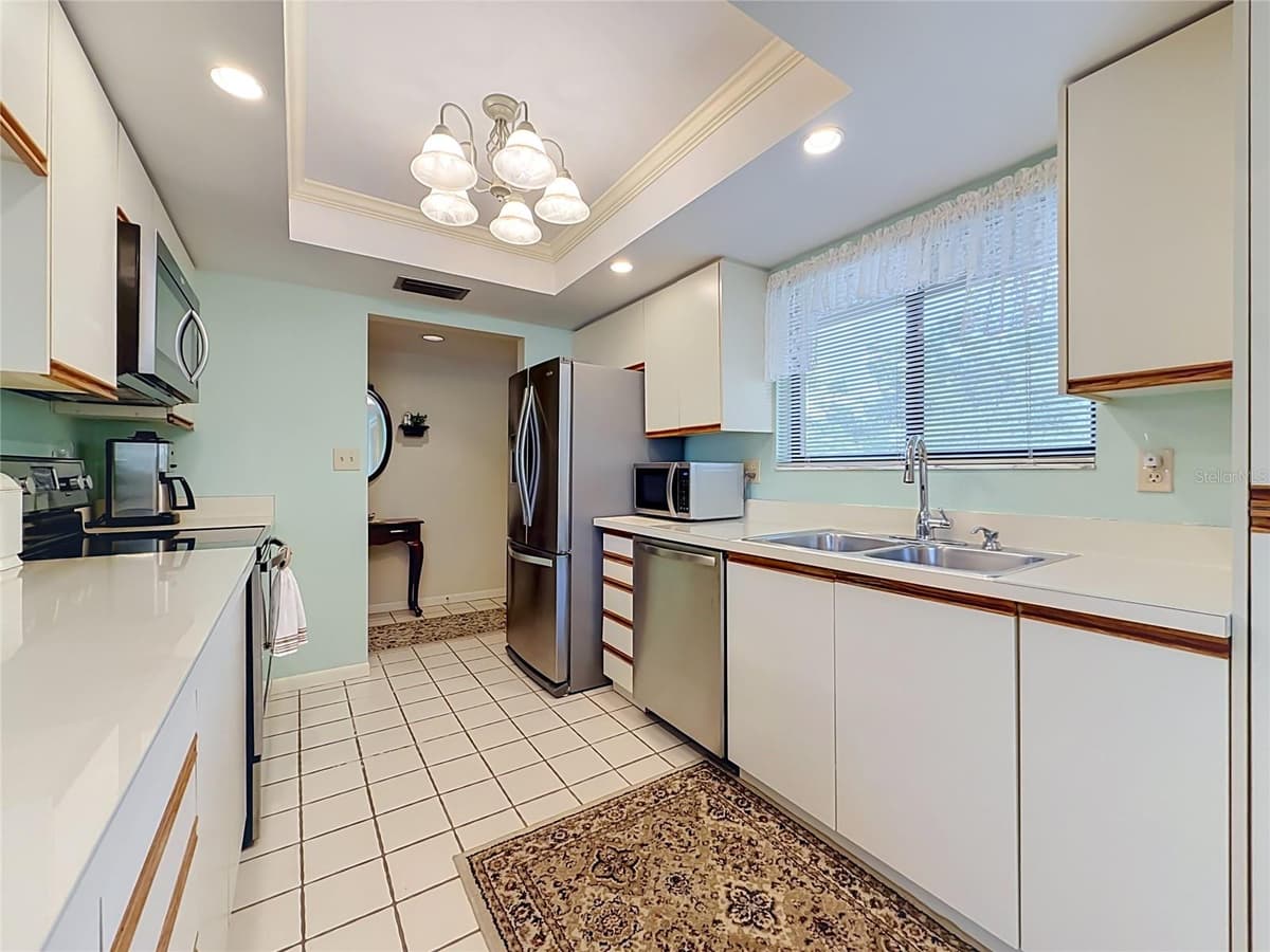 3078 EASTLAND BOULEVARD — photo 17 of 37