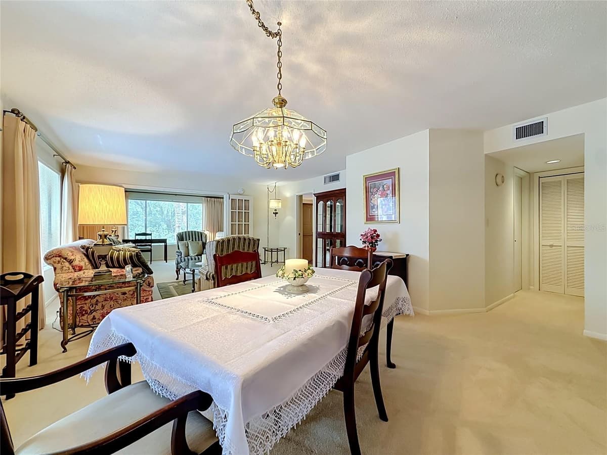 3078 EASTLAND BOULEVARD — photo 8 of 37