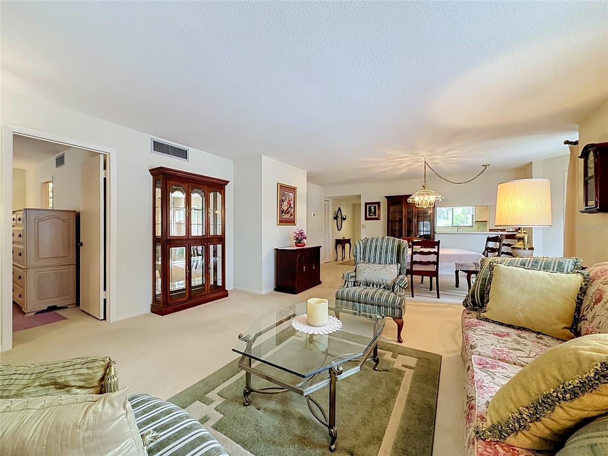 3078 EASTLAND BOULEVARD — photo 11 of 37