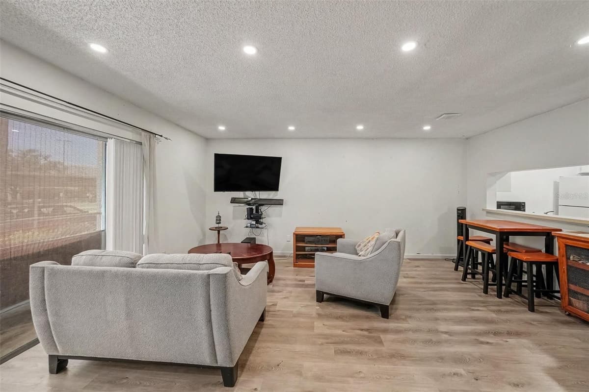 2585 COUNTRYSIDE BOULEVARD — photo 6 of 26