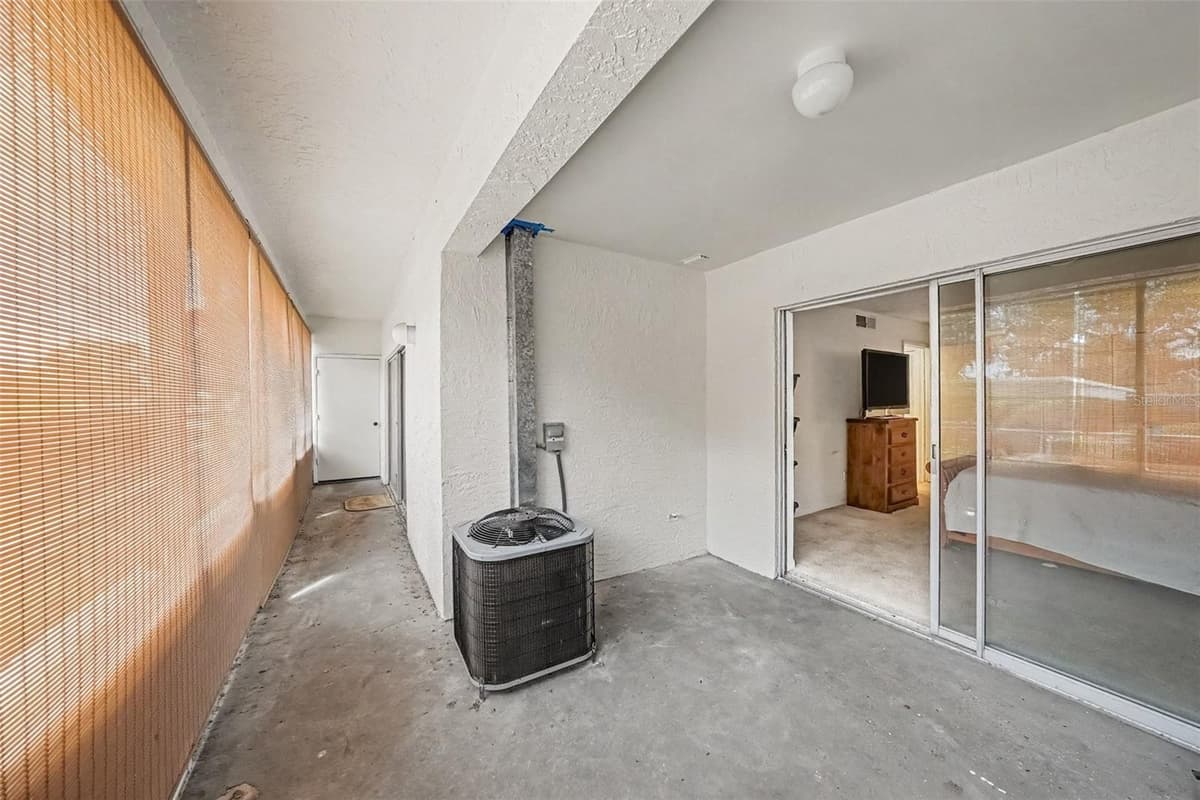 2585 COUNTRYSIDE BOULEVARD — photo 14 of 26