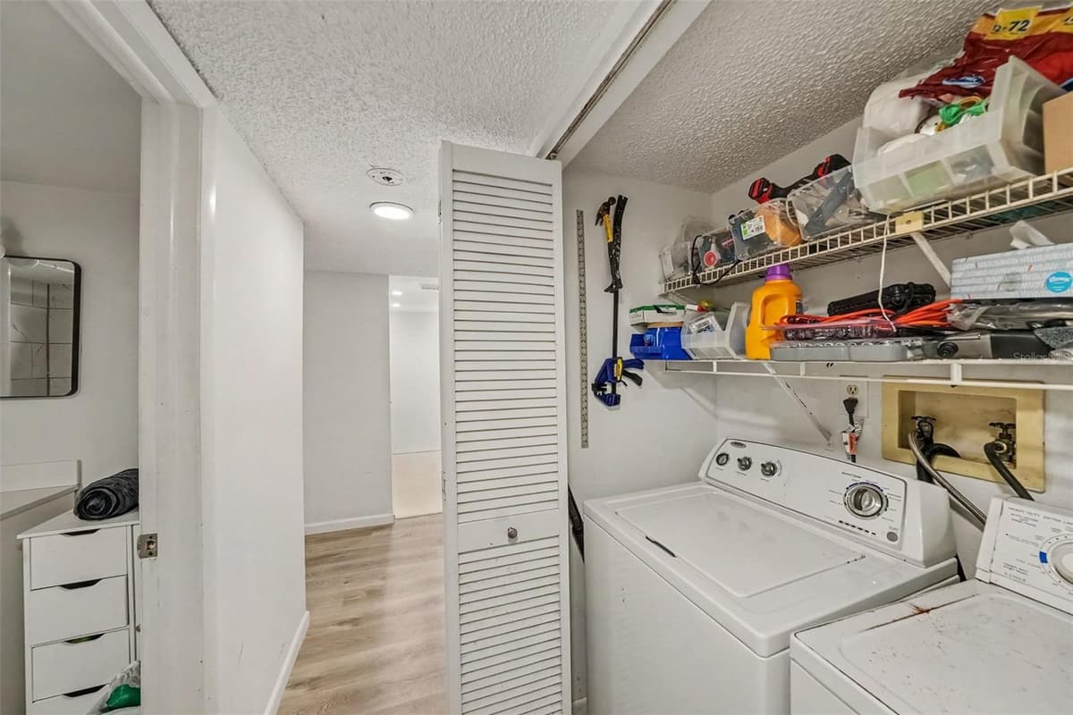 2585 COUNTRYSIDE BOULEVARD — photo 13 of 26