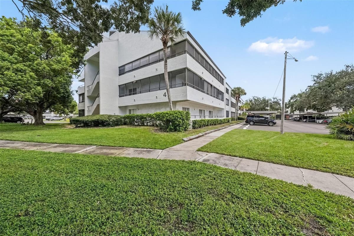 2585 COUNTRYSIDE BOULEVARD — photo 17 of 26