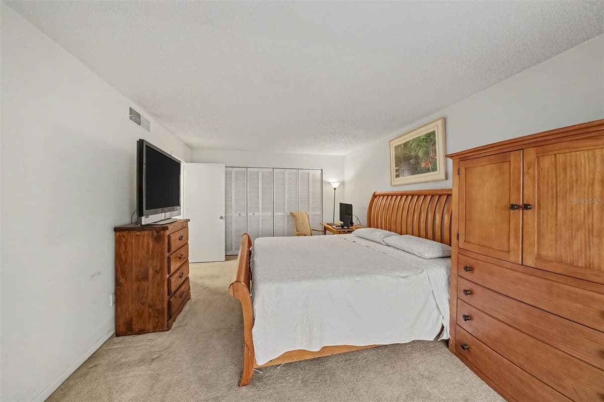 2585 COUNTRYSIDE BOULEVARD — photo 11 of 26
