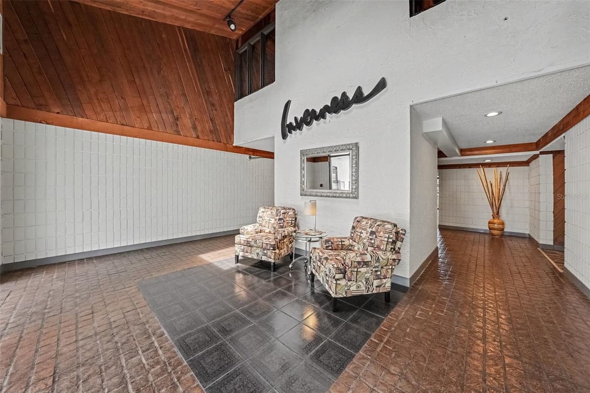 2585 COUNTRYSIDE BOULEVARD — photo 3 of 26