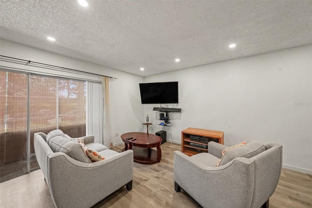 2585 COUNTRYSIDE BOULEVARD — photo 7 of 26