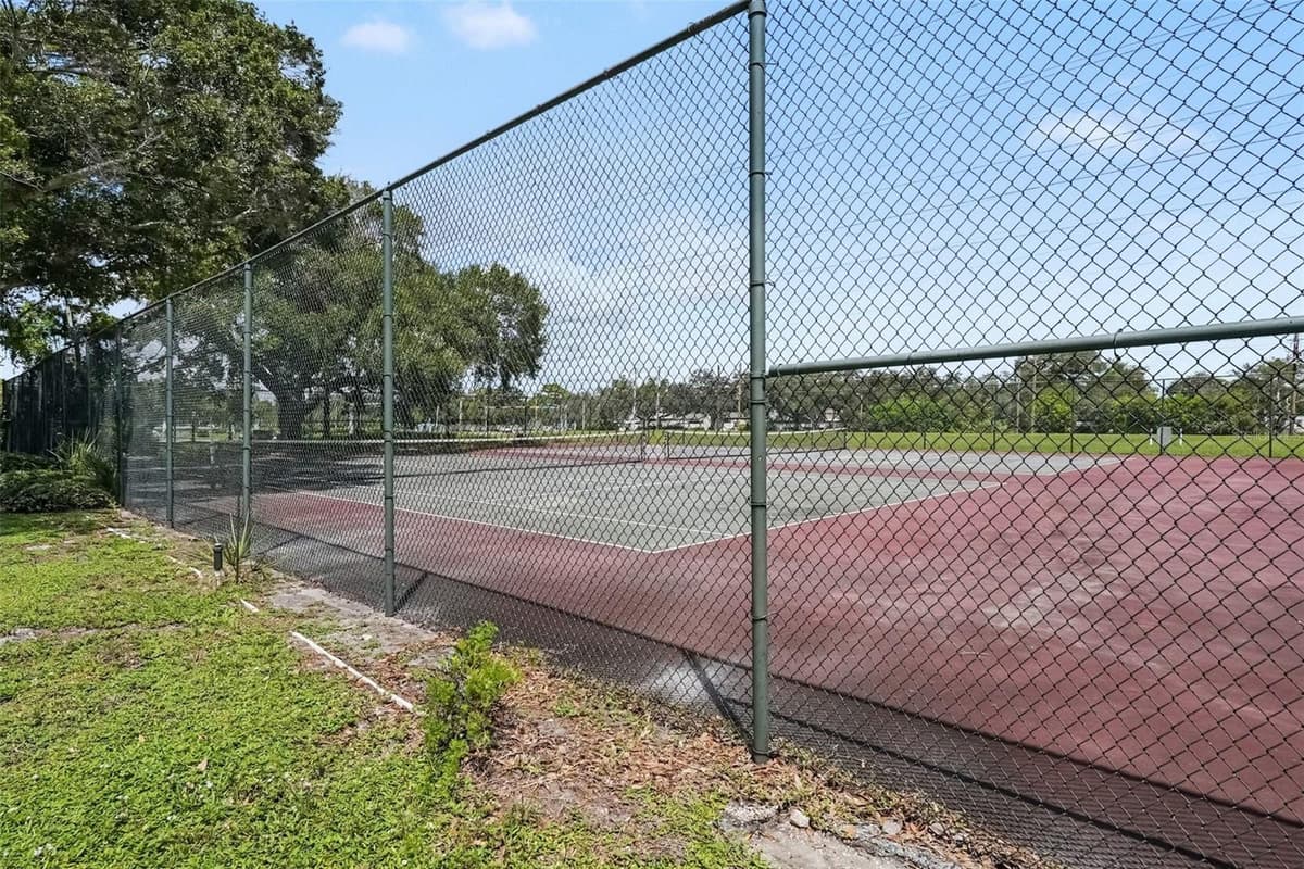 2585 COUNTRYSIDE BOULEVARD — photo 19 of 26