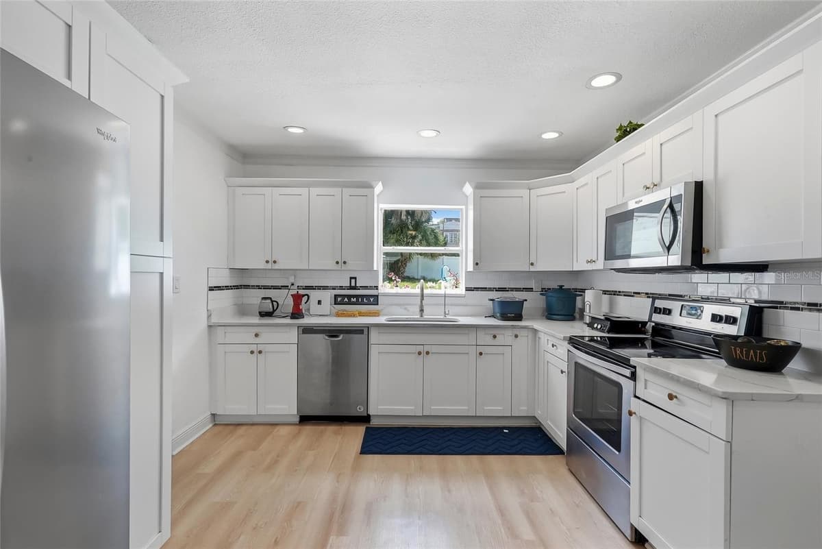 701 CRENSHAW STREET — photo 17 of 48