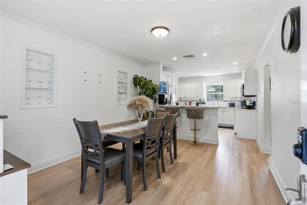 701 CRENSHAW STREET — photo 8 of 48