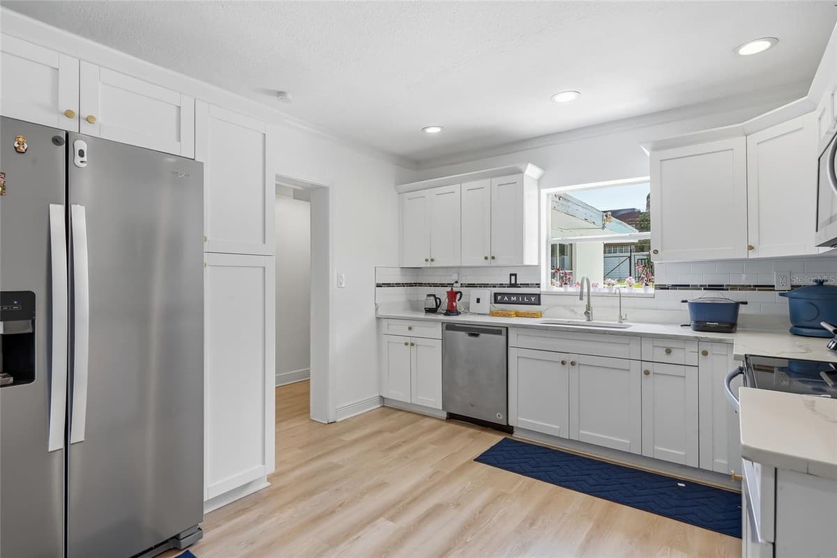 701 CRENSHAW STREET — photo 12 of 48