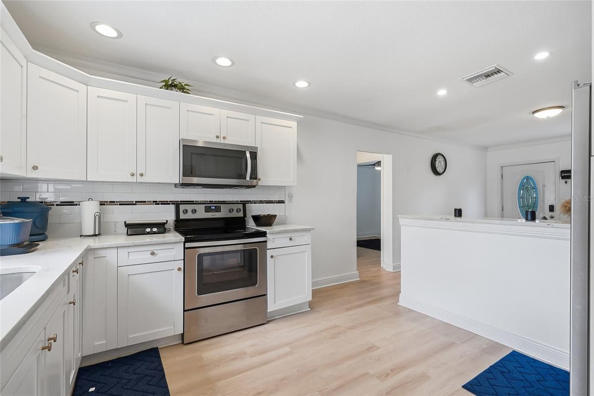 701 CRENSHAW STREET — photo 14 of 48