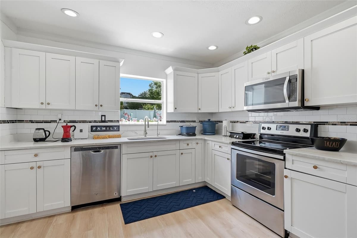 701 CRENSHAW STREET — photo 16 of 48