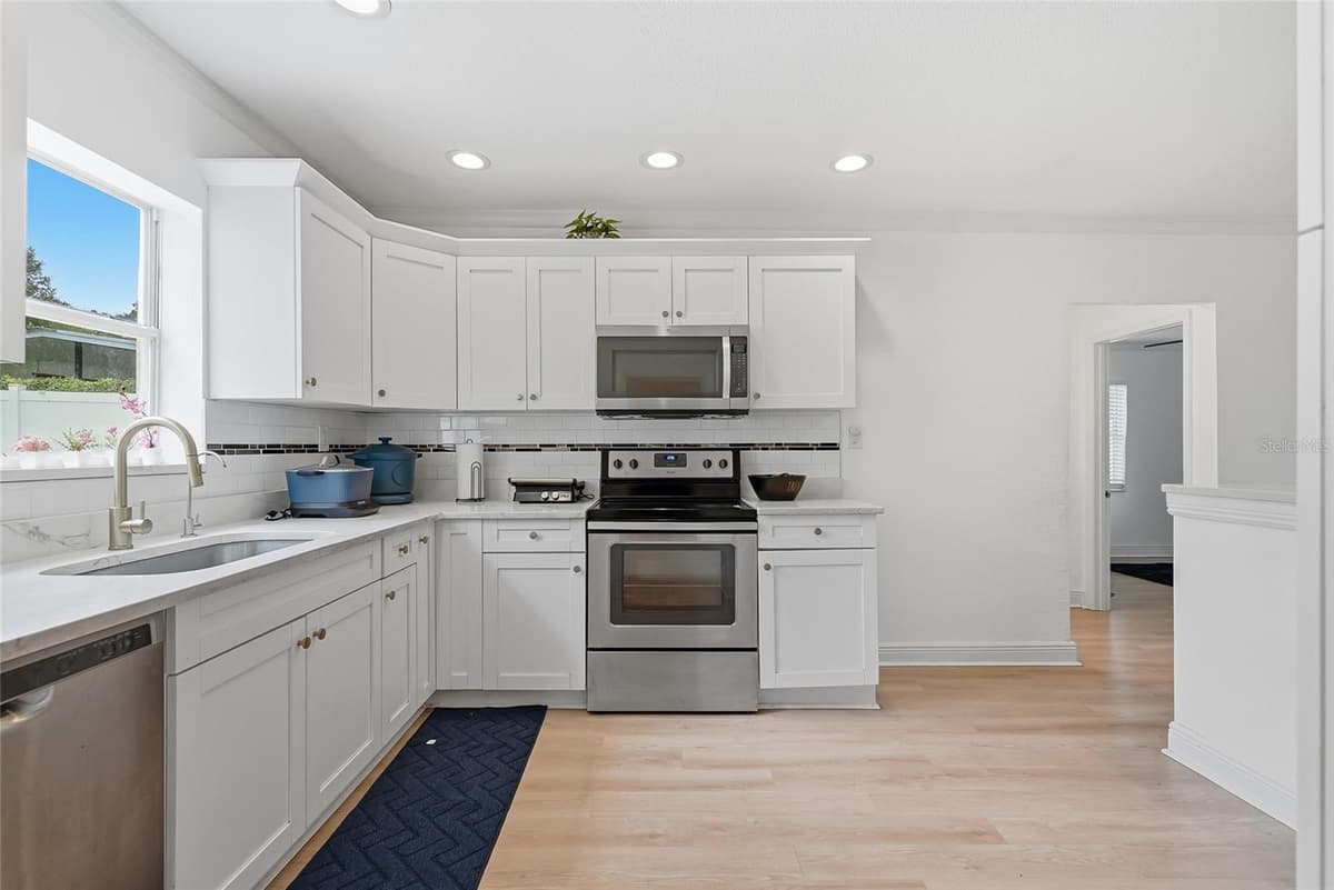 701 CRENSHAW STREET — photo 15 of 48