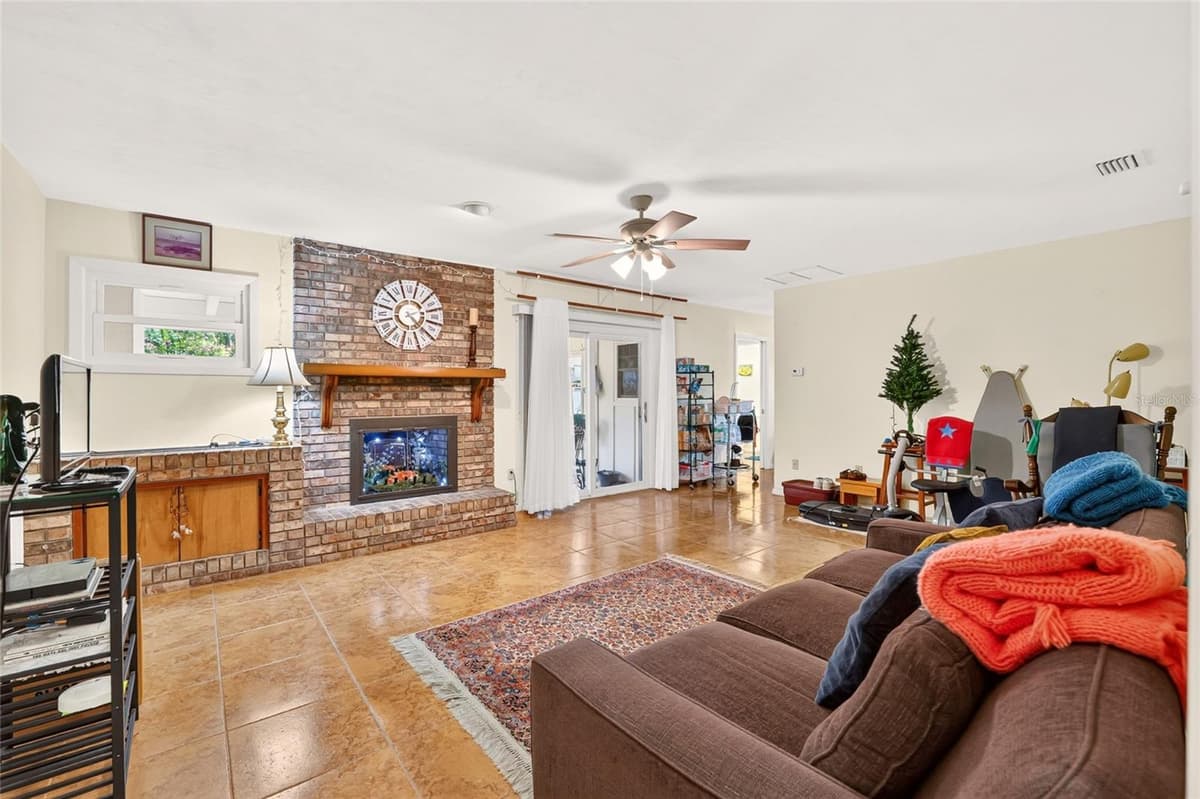 3949 38TH PLACE — photo 3 of 53