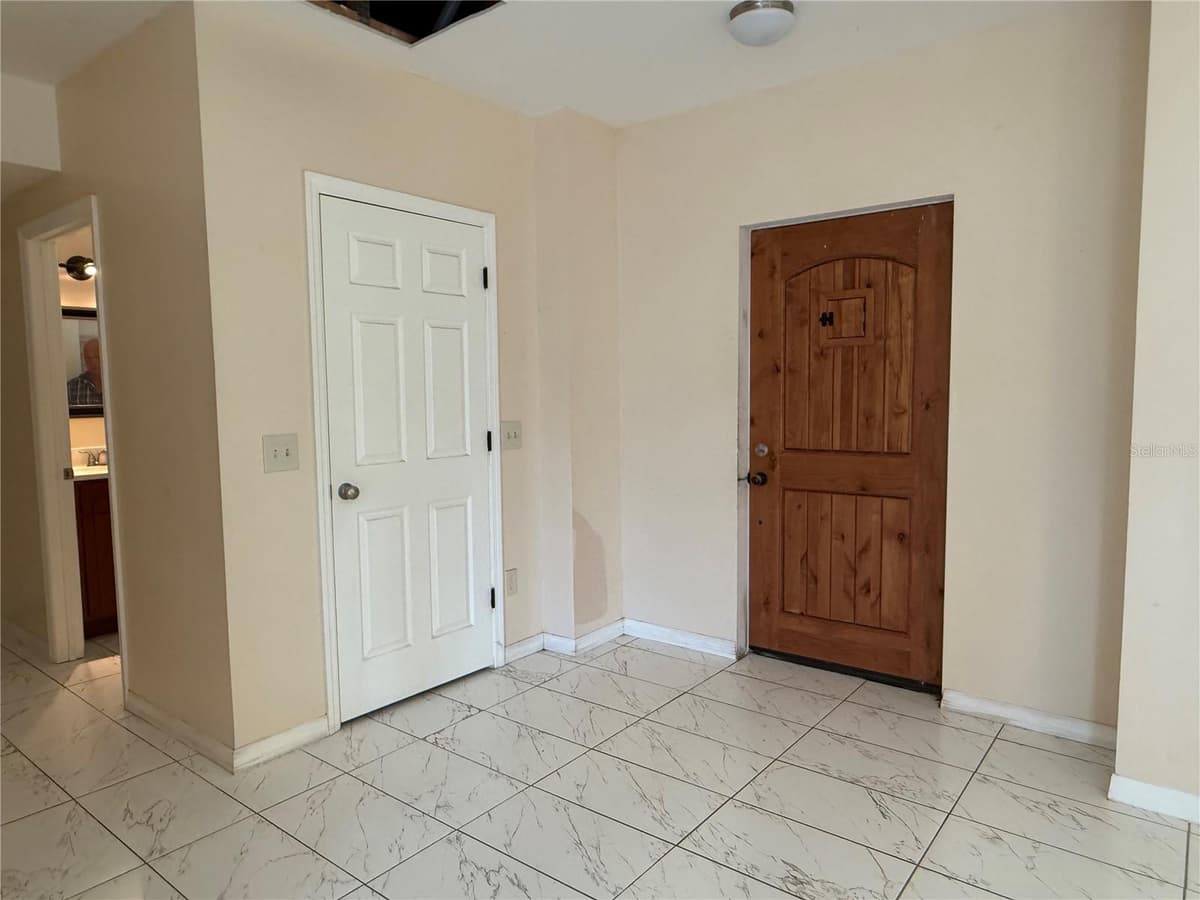 402 MAPLE STREET — photo 7 of 9