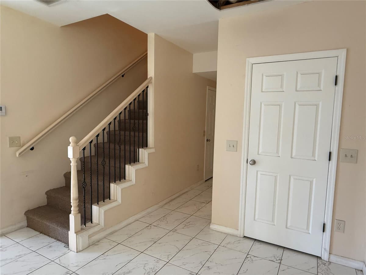 402 MAPLE STREET — photo 8 of 9