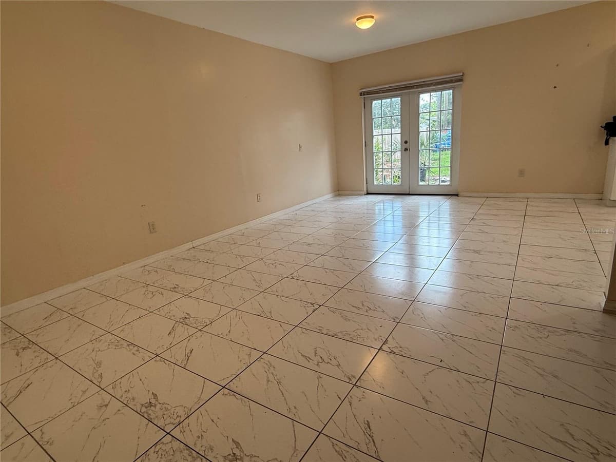 402 MAPLE STREET — photo 6 of 9