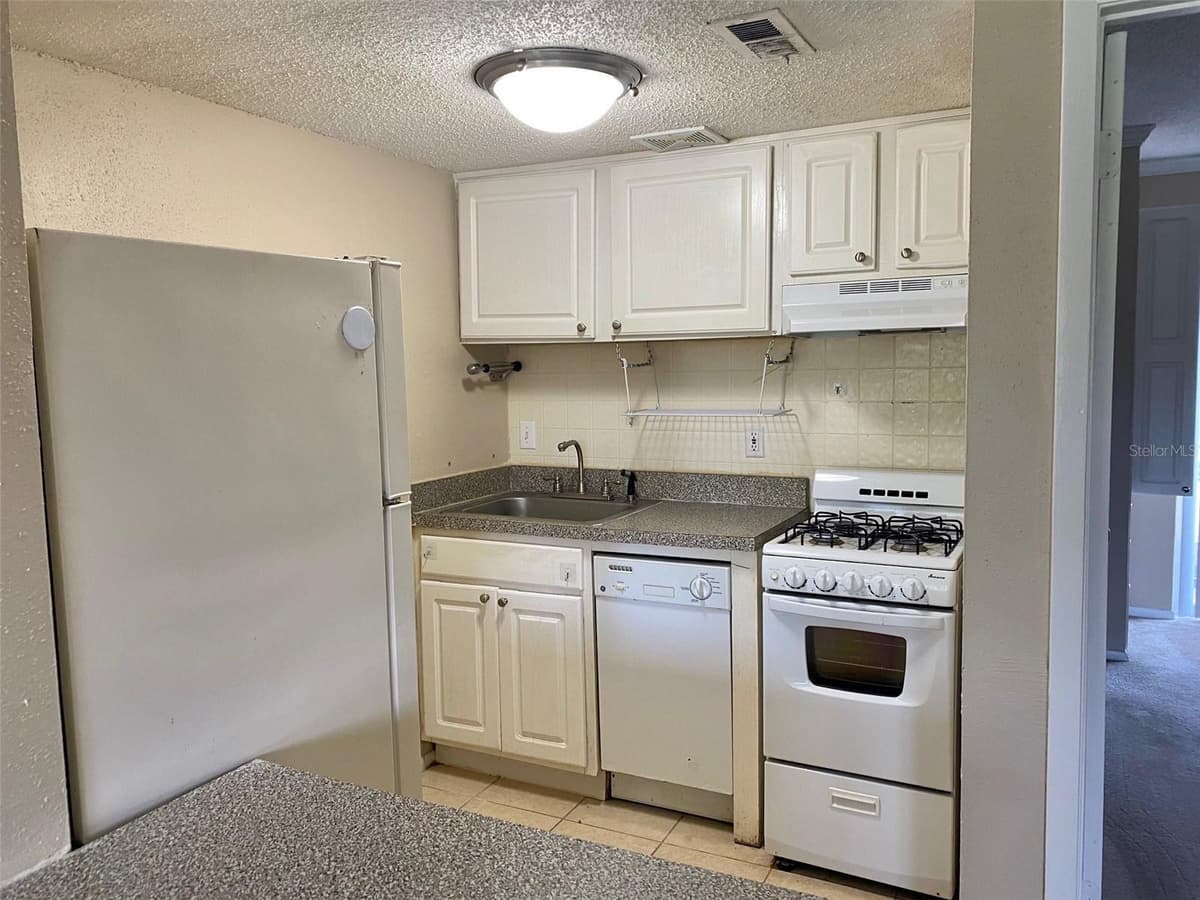 131 WATER FRONT WAY — photo 5 of 14