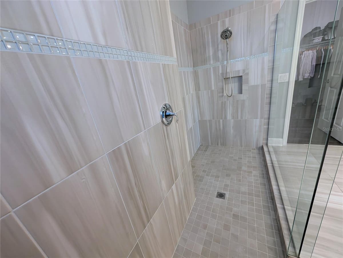 4844 ANTRIM DRIVE — photo 11 of 35