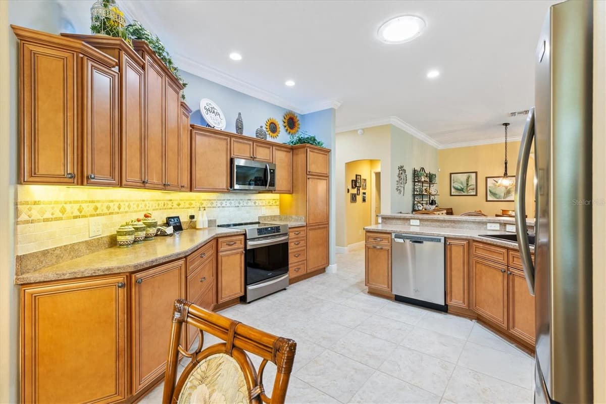2965 FRENCH OAK AVENUE — photo 8 of 36