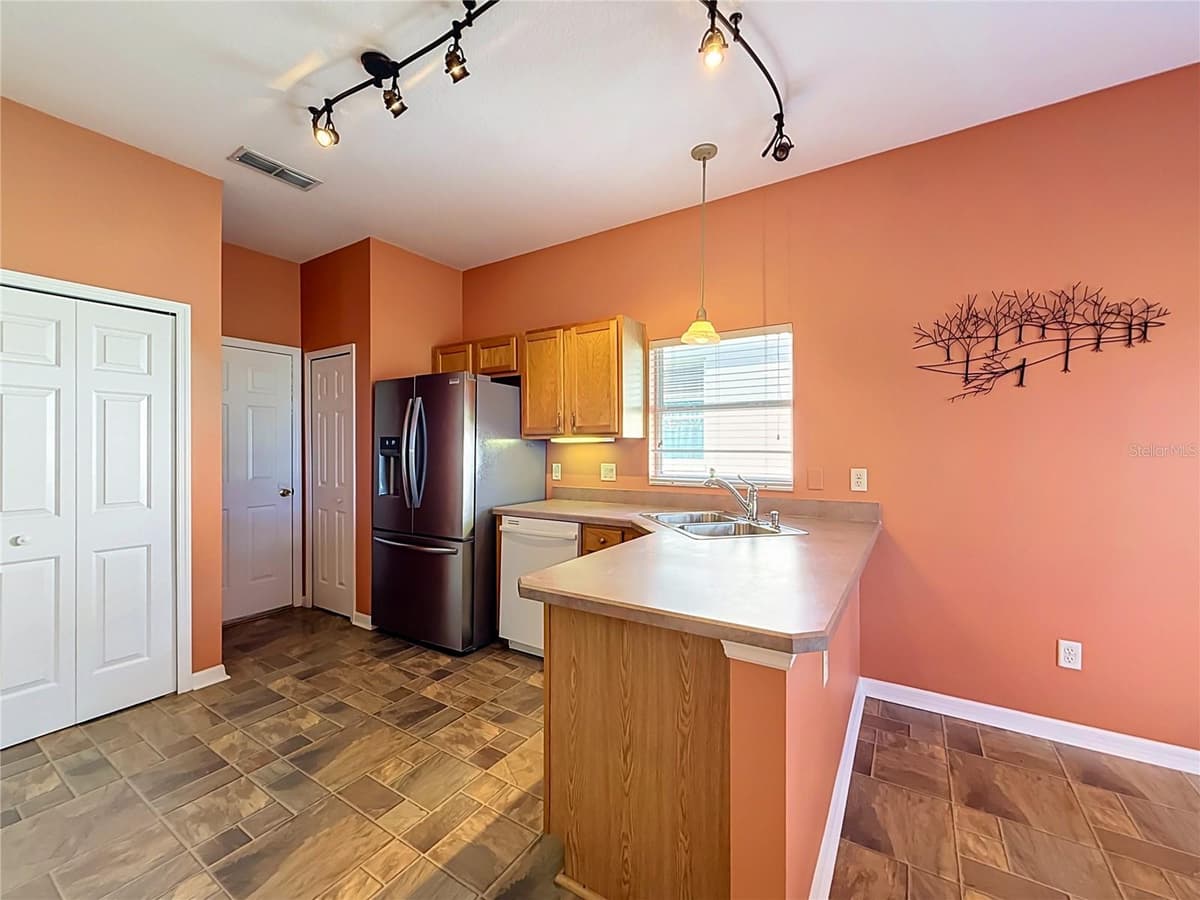 5024 LONG MEADOW DRIVE — photo 17 of 56