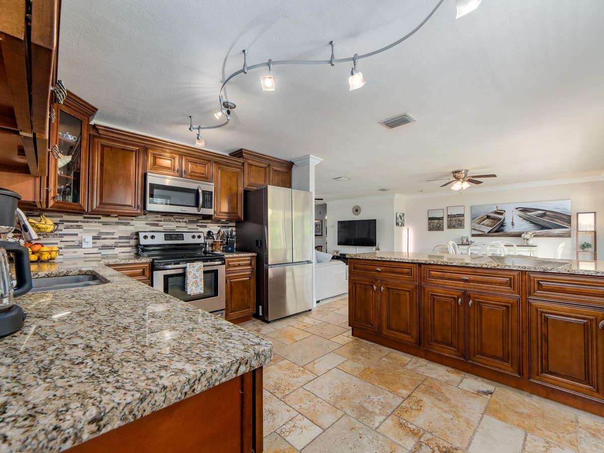 1679 WOODRIDGE DRIVE — photo 8 of 36
