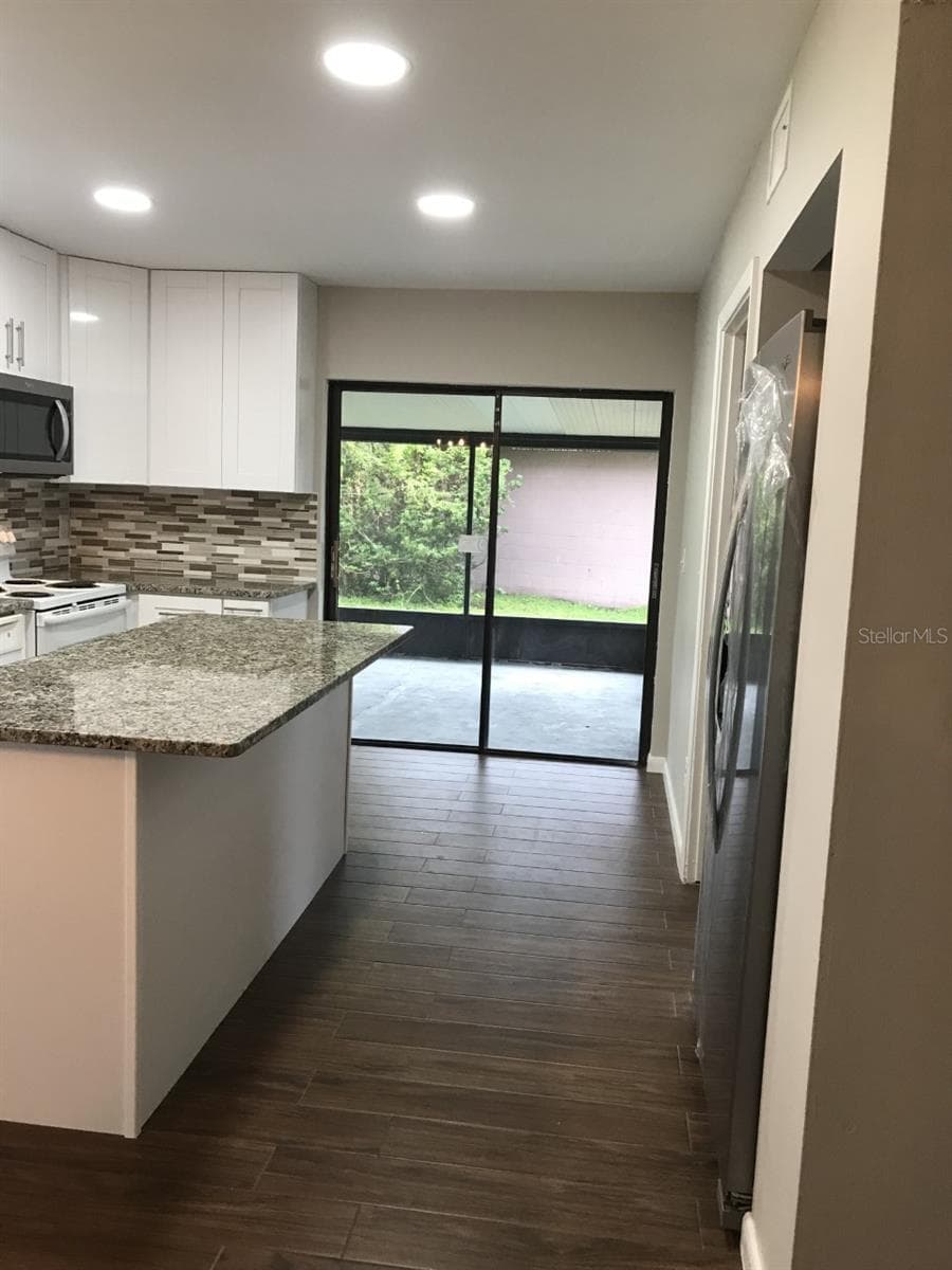 4711 GROVE POINT DRIVE — photo 7 of 23
