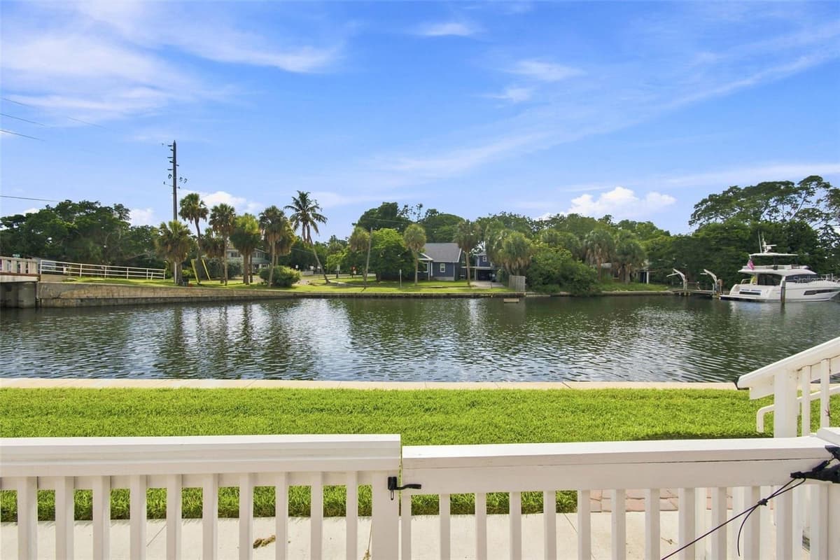 3889 POMPANO DRIVE — photo 27 of 87