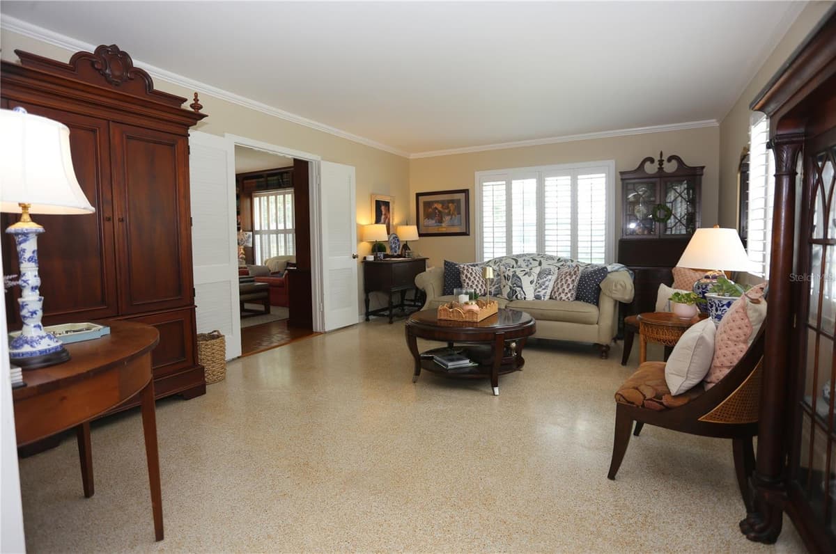 4414 WATROUS AVENUE — photo 3 of 11