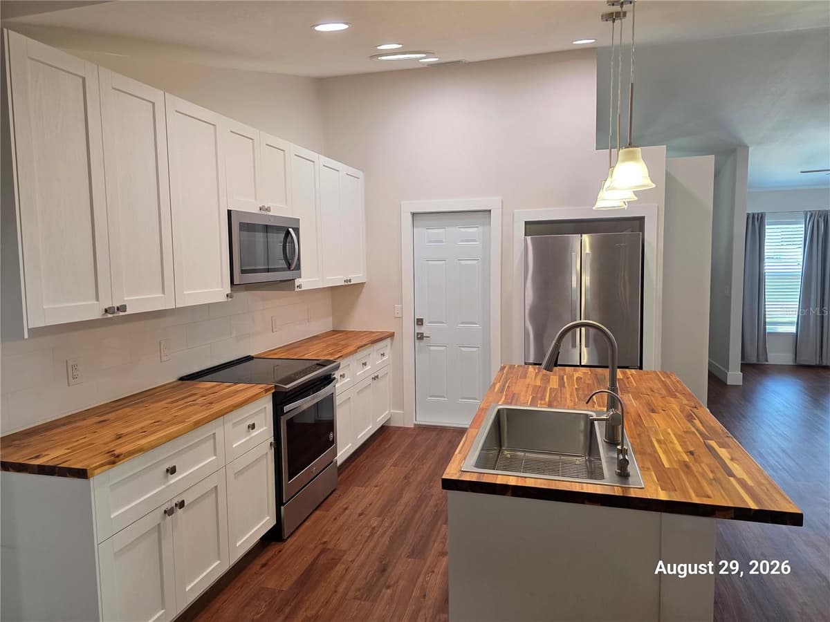 834 AMIDON STREET — photo 4 of 41