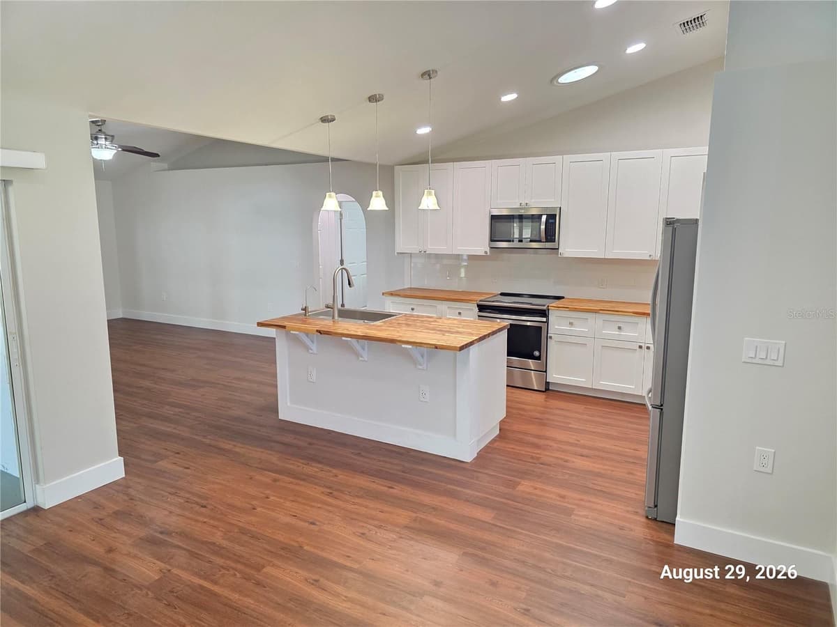 834 AMIDON STREET — photo 9 of 41