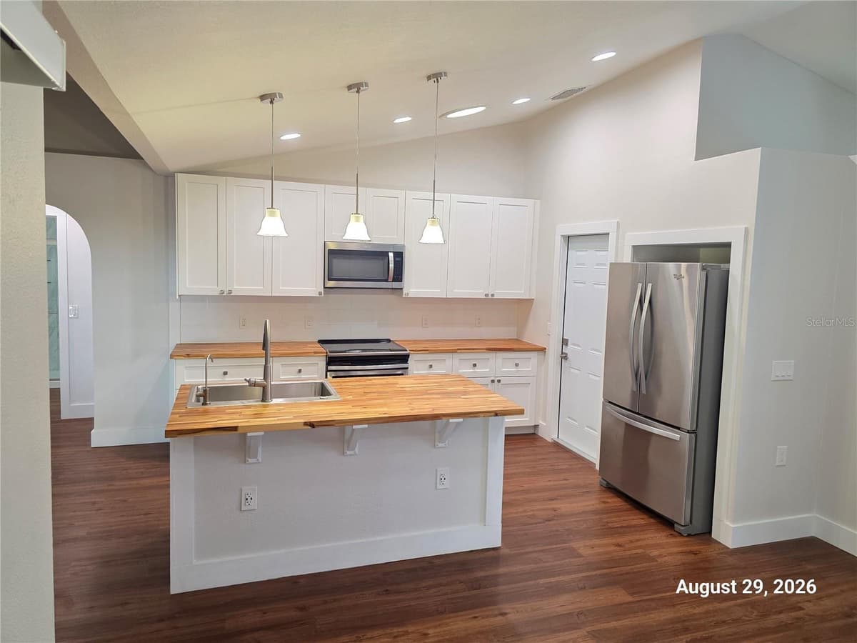 834 AMIDON STREET — photo 8 of 41